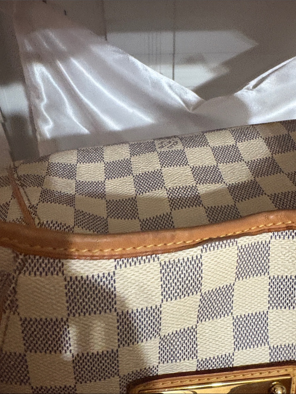 Louis Vuitton Galleria GM - Picture 9 of 16